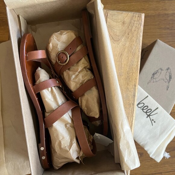 Beeks - Studded Toe Loop Sandals - Size 6 - NWT - Picture 3 of 4